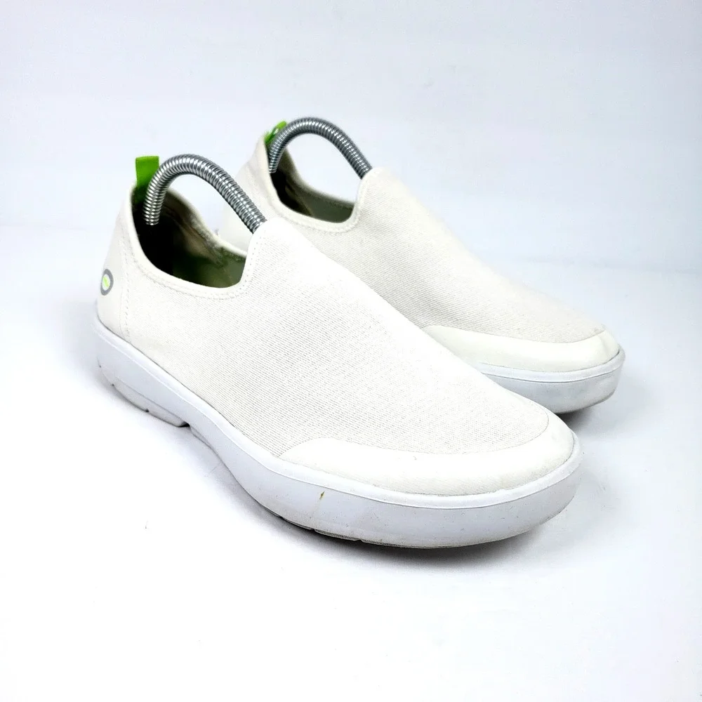 Oofos OOmg Eezee Low Womens Size 7 White Slip On Casual Comfort Recovery Shoes